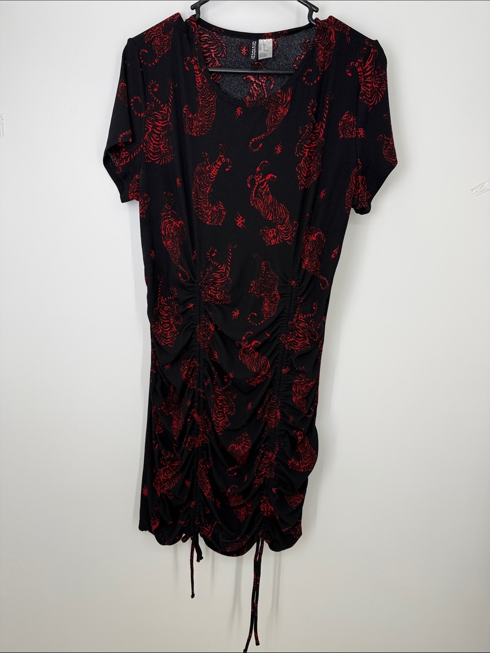 Divided by H&M Black Ruched Mini Dress with Red tiger print XL